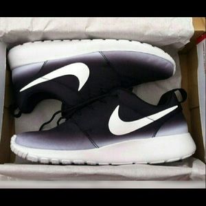 Nike Ombré Roshe Sneakers